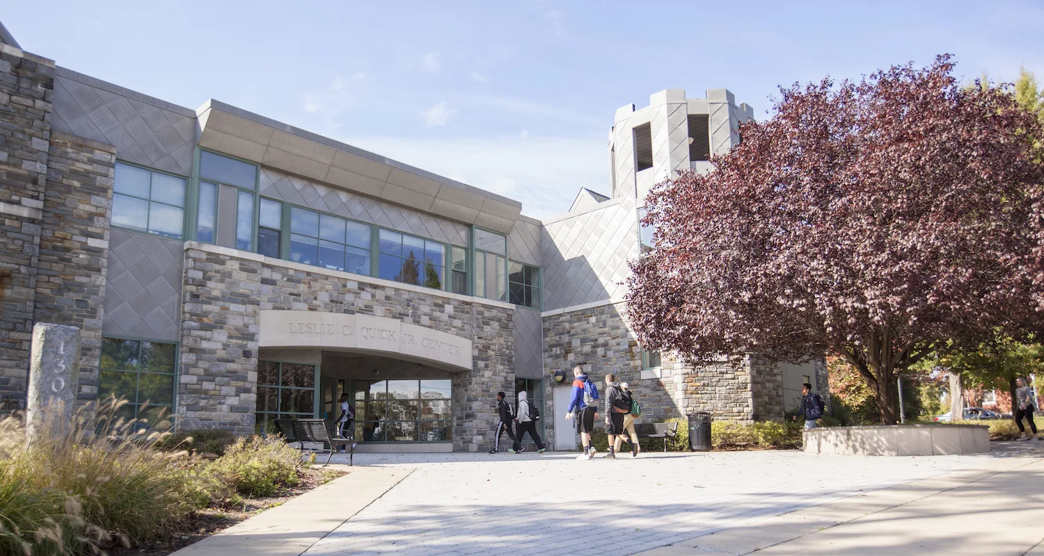 wid_online-student-experience_hero Leslie Quick Center outside Widener University